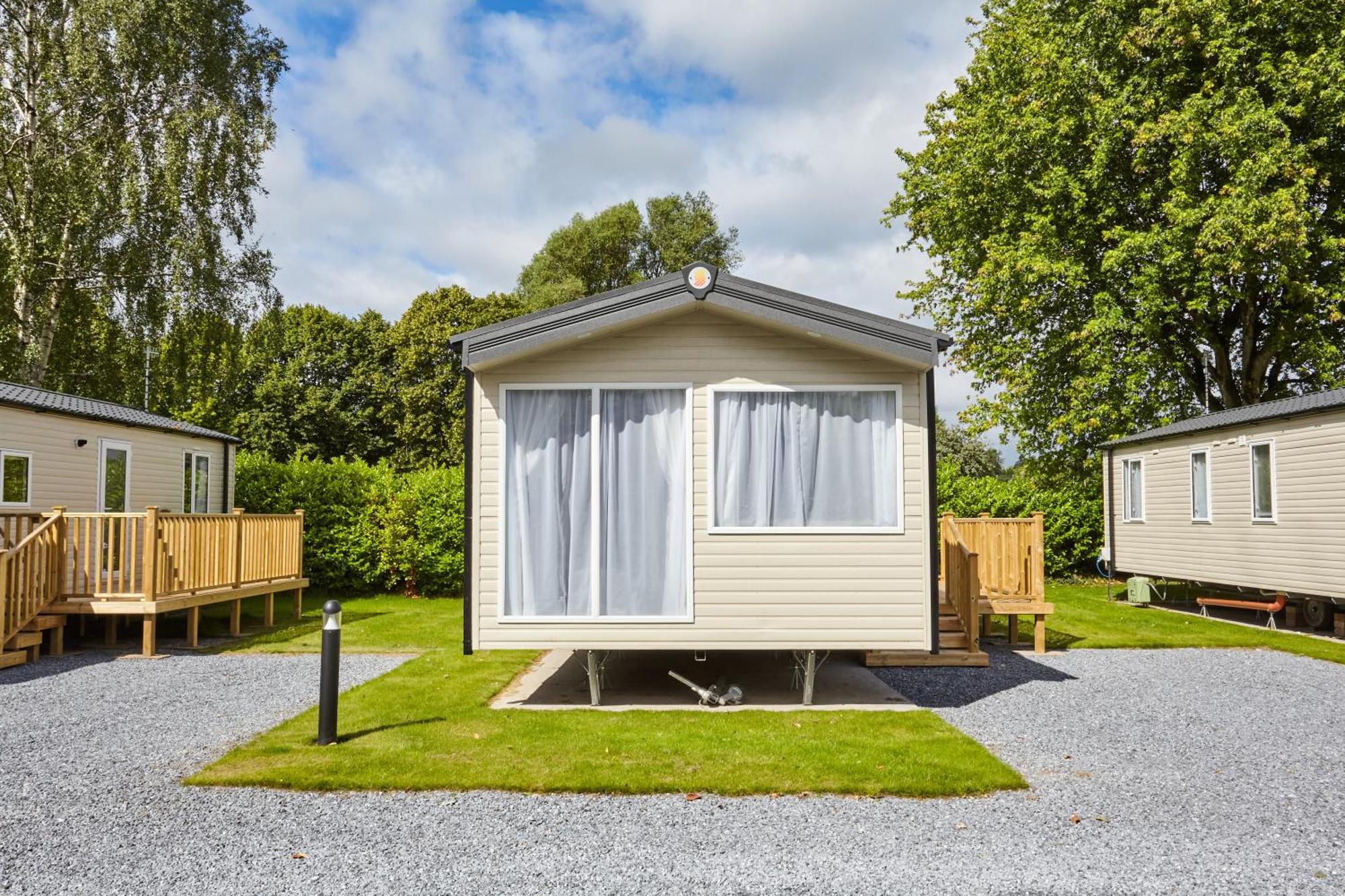 Braidhaugh Holiday Lodge And Glamping Park Crieff Exterior photo