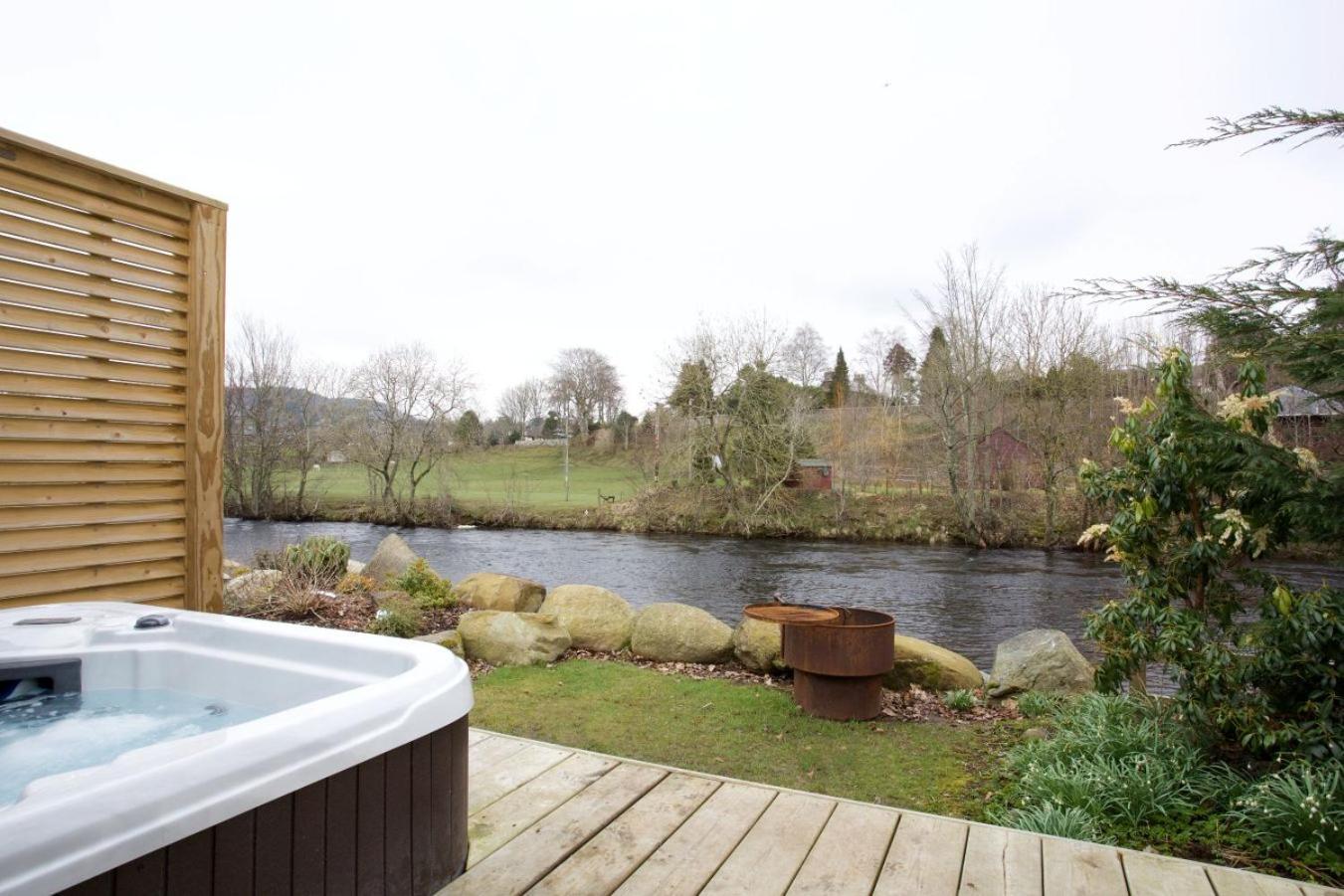 Braidhaugh Holiday Lodge And Glamping Park Crieff Exterior photo